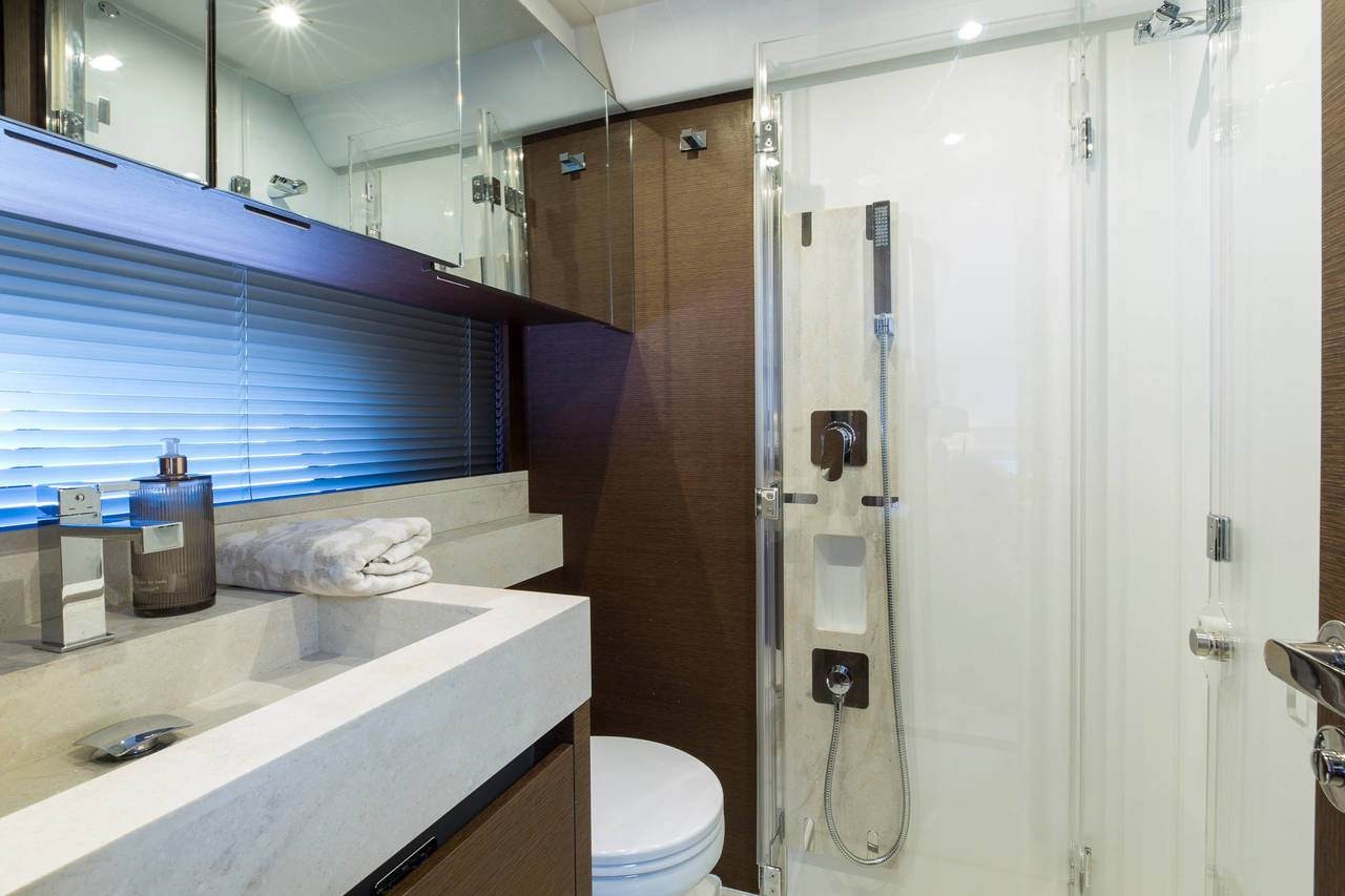 Prestige 52 image 5